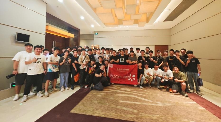 看城影像中国爬楼联盟社群成员合影